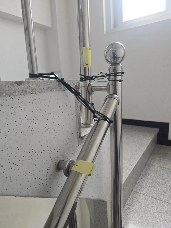 건물 실내 계단 실내 계단 난간대 보수 이전